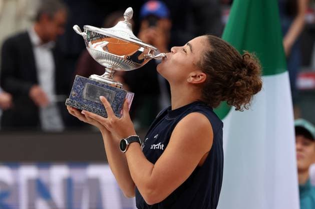 Bilder des Jahres 2025, Sport 05 Mai Sport Themen der Woche KW20 Sport Bilder des Tages Rome, Italy 05 17 2025: Women s singles final, Jasmine Paolini (ITA) rank 5 wins the cup against Coco Gauff (USA) rank 3 during the Internazionali BNL d Italia 2025 WTA, Tennis Damen Masters 1000 women s circuit in Rome at the Foro Italico.  Copyright: xmarcoxiacobuccix xipa-agency.netx xmarcoxiacobuccix 0819231185st
