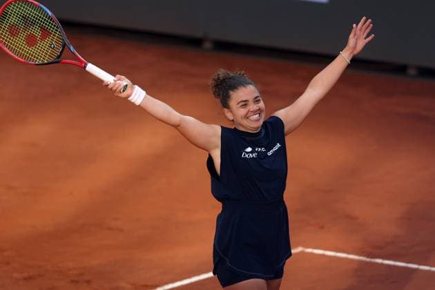 Rome, Italy 05 17 2025: Women s singles final, Jasmine Paolini (ITA) rank 5 wins the cup against Coco Gauff (USA) rank 3 during the Internazionali BNL d Italia 2025 WTA, Tennis Damen Masters 1000 women s circuit in Rome at the Foro Italico.  Copyright: xmarcoxiacobuccix xipa-agency.netx xmarcoxiacobuccix 0819231812st