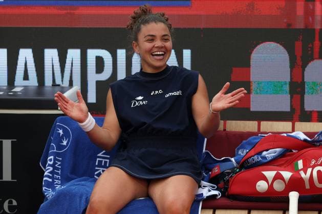Rome, Italy 05 17 2025: Women s singles final, Jasmine Paolini (ITA) rank 5 wins the cup against Coco Gauff (USA) rank 3 during the Internazionali BNL d Italia 2025 WTA, Tennis Damen Masters 1000 women s circuit in Rome at the Foro Italico.  Copyright: xmarcoxiacobuccix xipa-agency.netx xmarcoxiacobuccix 0819232318st