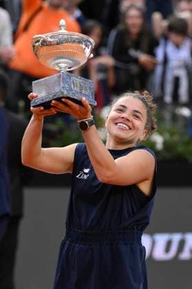 May 17, 2025, Roma, Italia: Jasmine Paolini of Italy poses with her trophy after winning her women s final match against Coco Gauff US at the Italian Open tennis tournament in Rome, Italy, 17 May 2024. The Italian Open tennis tournament is held between 07 and 18 May 2025. ANSA FABRIZIO CORRADETTI Tennis: Paolini Batte Gauff E Vince Gli Internazionali D Italia  - ZUMAa110 20250517_zaf_a110_115 Copyright: xFabrizioxCorradettix