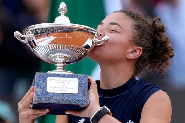 Jasmine Paolini of Italy kisses the trophy as she celebrates after winning the final of the Internazionali BNL d Italia 2025 tennis tournament against Coco Gauff of United States of America at Foro Italico in Rome, Italy on May 17, 2025. Jasmine Paolini won 6-4, 6-2. AntoniettaxBaldassarre