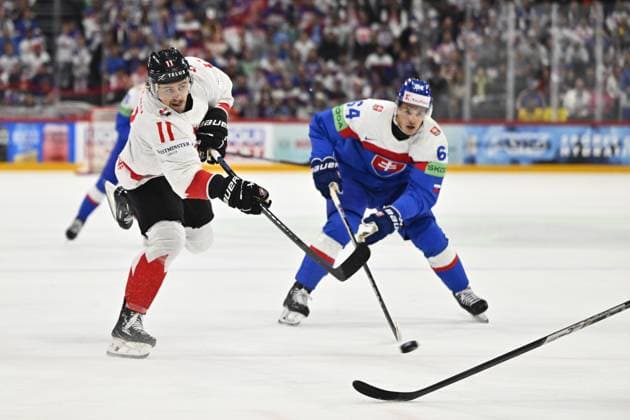 STOCKHOLM, SWEDEN 20250517 Canada s Travis Konecny and Slovakia s Patrik Koch during the IIHF Ice Hockey World Championship group A match between Canada and Slovakia at Avicii Arena in Stockholm, Sweden, on May 17, 2025 STOCKHOLM SWEDEN x10040x  Copyright: xAndersxWiklund TTx ICE HOCKEY WC CANADA-SLOVAKIA