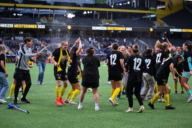 17 05 2025, Bern, Stadion Wankdorf, Women s Super League Final 2 BSC YB Frauen GC Frauenfussball, BSC YB Frauenfussball after the game Bern Stadion Wankdorf Bern Switzerland Copyright: xJustPictures.ch KjetilxWaberx jp-en-KjWa-SF_250517_169715
