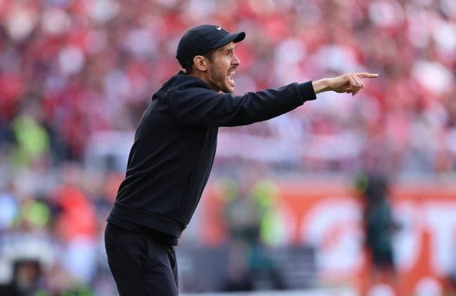 17 05 2025, Soccer Bundesliga, SC Freiburg Eintracht Frankfurt, emonline, emspor, v l , coach Julian Schuster SC Freiburg gives instructions, gesticulates, gesticulate with arms gives instructions, gesticulate DFL DFB REGULATIONS PROHIBIT ANY USE OF PHOTOGRAPHS AS IMAGE SEQUENCES AND OR QUASI VIDEO xdcx Copyright: HMBxMedia Claus
