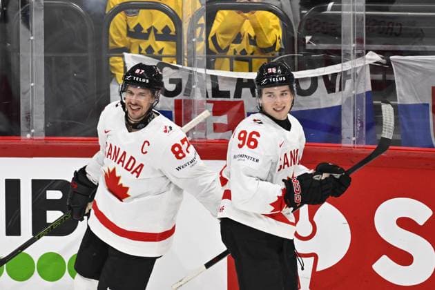 STOCKHOLM, SWEDEN 20250517 Canada s Sidney Crosby scores 3 0 and celebrates with Canada s Macklin Celebrini during the IIHF Ice Hockey World Championship group A match between Canada and Slovakia at Avicii Arena in Stockholm, Sweden, on May 17, 2025 STOCKHOLM SWEDEN x10040x  Copyright: xAndersxWiklund TTx ICE HOCKEY WC CANADA-SLOVAKIA