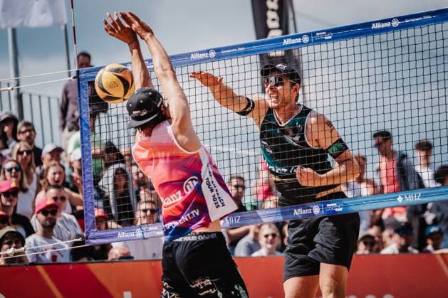 Beach volleyball men Allianz German Beach Tour 2025 Tourstop Düsseldorf 17 05 2025 Nils Ehlers right attacking Jannik Kühlborn left Düsseldorf Robert Lehr Ufer North Rhine-Westphalia Germany