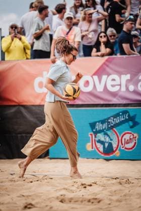 Beach volleyball women Allianz German Beach Tour 2025 Tourstop Düsseldorf 17 05 2025 Isabel Schneider in civilian clothes Düsseldorf Robert Lehr Ufer Nordrhein Westfalen Germany