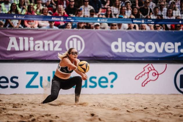 Beach volleyball women Allianz German Beach Tour 2025 Tourstop Düsseldorf 17 05 2025 Anna Chiara Reformat takes the ball Düsseldorf Robert Lehr Ufer Nordrhein Westfalen Germany