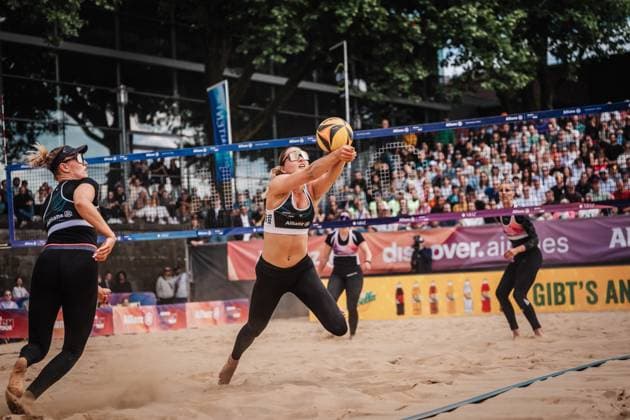 Beach volleyball women Allianz German Beach Tour 2025 Tourstop Düsseldorf 17 05 2025 Anna Chiara Reformat jumps to the ball Düsseldorf Robert Lehr Ufer North Rhine-Westphalia Germany