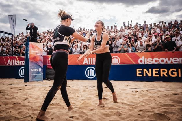Beach volleyball women Allianz German Beach Tour 2025 Tourstop Düsseldorf 17 05 2025 f l Chenoa Christ and Anna Chiara Reformat cheer after the victory Düsseldorf Robert Lehr Ufer Nordrhein Westfalen Germany