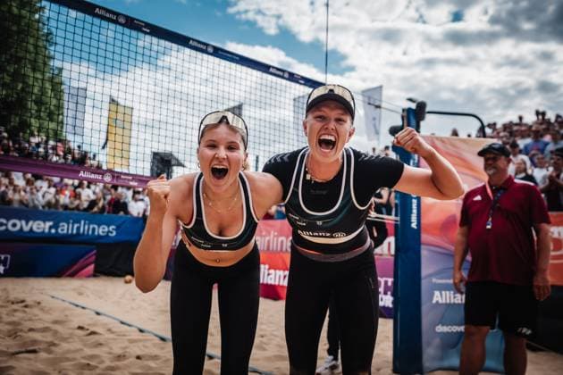 Beach volleyball women Allianz German Beach Tour 2025 Tourstop Düsseldorf 17 05 2025 f l Anna Chiara Reformat and Chenoa Christ cheer after the victory Düsseldorf Robert Lehr Ufer Nordrhein Westfalen Germany