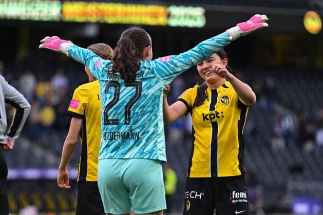 17 05 2025, Bern, Stadion Wankdorf, Women s Super League Final 2 BSC YB Frauen GC Frauenfussball, 7 Naomi Luyet BSC YB Frauen with 27 Tamara Biedermann Young Boys after the game Bern Stadion Wankdorf Bern Switzerland Copyright: xJustPictures.ch KjetilxWaberx jp-en-KjWa-SF_250517_172177