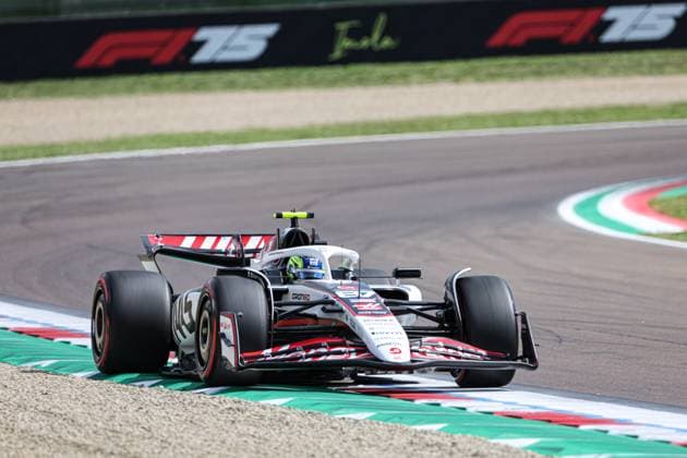 May 17, 2025, Imola, Bo, ITALY: Oliver Bearman (GBR) - Haas F1 Team during Formula 1 AWS Gran Premio del Made in Italy e dell Emilia Romagna 2025 - Autodromo Enzo e Dino Ferrari, Imola (BO) Italy from 15th to 18th May 2025, Imola ITALY - ZUMAm217 20250517_zsp_m217_114 Copyright: xAlessioxDexMarcox