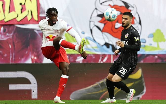GER, 1 Bundesliga, RB Leipzig VfB Stuttgart 17 05 2025, Leipzig, Red Bull Arena, GER, Saison 2024 2025, 1 Bundesliga, 34 Spieltag, RasenBallsport Leipzig vs VfB Stuttgart im Bild El Chadaille Bitshiabu Leipzig vs Deniz Undav Stuttgart DFL regulations prohibit any use of photographs as image sequences and or quasi video