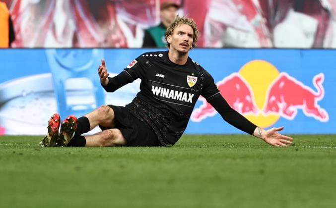 GER, 1 Bundesliga, RB Leipzig VfB Stuttgart 17 05 2025, Leipzig, Red Bull Arena, GER, Saison 2024 2025, 1 Bundesliga, 34 Spieltag, RasenBallsport Leipzig vs VfB Stuttgart im Bild Nick Woltemade Stuttgart am Boden DFL regulations prohibit any use of photographs as image sequences and or quasi video