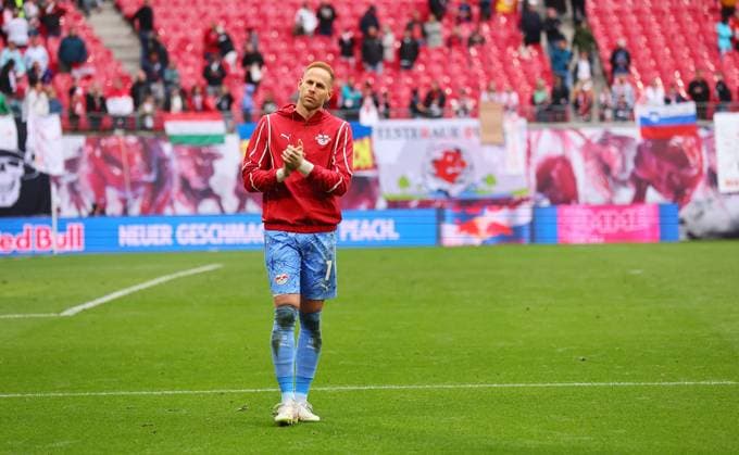 RB Leipzig VfB Stuttgart Bundesliga Leipzig, 17 05 2025, Red Bull Arena, Soccer Bundesliga, Matchday 34 , RB LEIPZIG vs VFB STUTTGART 2 3 2 1 , Disappointed leipzig players after the defeat In the picture goalkeeper Peter Gulacsi 1, RB Leipzig , Picture Point