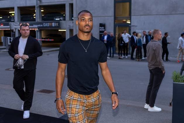 Steve Mounie 15 FC Augsbburg , End of season party FC Augsburg, Football, 1 Bundesliga, 34 Matchday, 17 05 2025 DFB regulations prohibit any use of photographs as image sequences and or quasi video Augsburg Bayern Germany Copyright: xkolbert-press ChristianxKolbertx