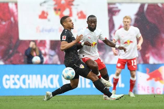 17 05 2025, xtgx, Soccer 1 Bundesliga, RB Leipzig VfB Stuttgart emspor, v l Nikolas Nartey Stuttgart, 28 , Lutsharel Geertruida Leipzig, 3 duel, duel, fight, tackle DFL DFB REGULATIONS PROHIBIT ANY USE OF PHOTOGRAPHS as IMAGE SEQUENCES and or QUASI VIDEO Leipzig