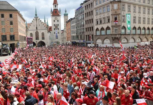 Football, men and women, FC Bayern Munich championship celebration on Marienplatz