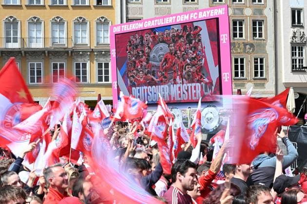 Crowded Marienplatz with fans, football fans football Bundesliga women and men double celebration FC Bayern Muenchen, championship celebration on the town hall balcony on the Marienplatz in Munich on 18 05 2025 Football 1 Bundesliga season 2024 2025, 34 matchday,