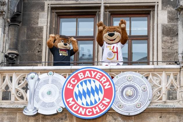 The mascots FC Bayern Muenchen and the women, championship celebration, town hall balcony, FC Bayern Muenchen and FC Bayern women, soccer, 18 05 2025 DFB regulations prohibit any use of photographs as image sequences and or quasi video Muenchen Bayern Germany Copyright: xkolbert-press UlrichxGamelx