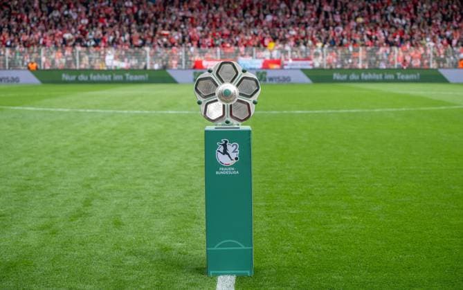 Soccer, Women, Season 2024 2025, 2 Womens Bundesliga 26 Matchday , 1 FC Union Berlin FSV Gütersloh, the championship trophy, 18 05 2025, Copyright: xMatthiasxKochx