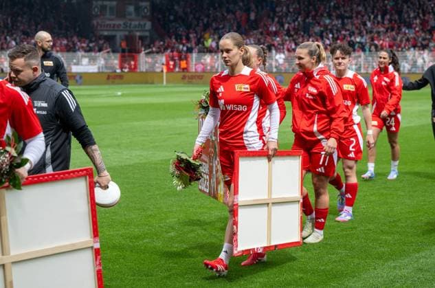 Soccer, Women, Season 2024 2025, 2 Women Bundesliga 26 Matchday , 1 FC Union Berlin FSV Gütersloh, Charleen Niesler 1 FC Union was passed before kick-off, 18 05 2025, Copyright: xMatthiasxKochx