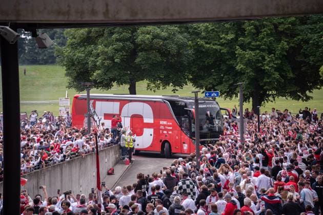 GER, 2 FBL, 1 FC Köln Koel vs 1 FC Kaiserslautern 18 05 2025, RheinEnergieStadion, Köln, GER, 2 FBL, 1 FC Köln Koel vs 1 FC Kaiserslautern in the picture Bus arrival from 1 FC Köln Koeln before the match against 1 FC Kaiserslautern nordphotoxGmbHxx xChristianxSchulze nph000300