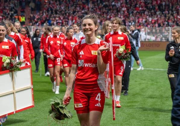 Soccer, Women, Season 2024 2025, 2 Women Bundesliga 26 Matchday , 1 FC Union Berlin FSV Gütersloh, Marie Becker 1 FC Union was passed before kick-off, 18 05 2025, Copyright: xMatthiasxKochx