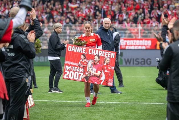 Soccer, Women, Season 2024 2025, 2 Women Bundesliga 26 Matchday , 1 FC Union Berlin FSV Gütersloh, Charleen Niesler 1 FC Union was passed before kick-off, 18 05 2025, Copyright: xMatthiasxKochx
