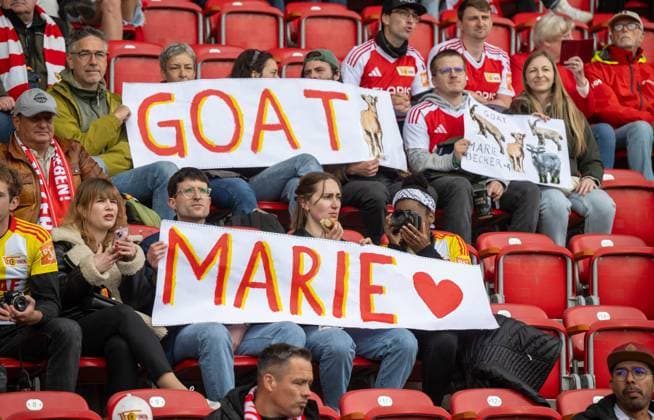 Soccer, Women, Season 2024 2025, 2 Women Bundesliga 26 Matchday , 1 FC Union Berlin FSV Gütersloh, Fans with banners for Marie Becker 1 FC Union , 18 05 2025, Copyright: xMatthiasxKochx