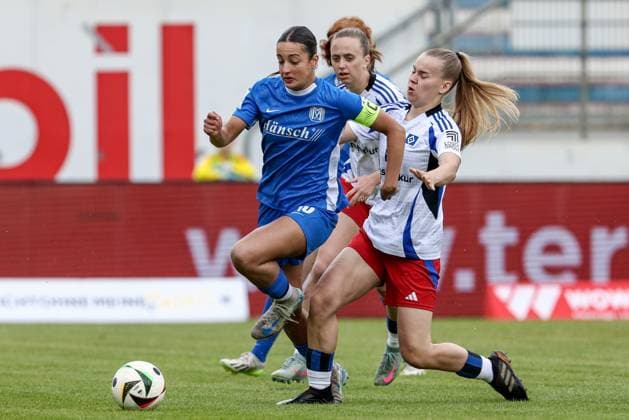 from left Selma Licina SV Meppen, 18 and Svea Stoldt Hamburger SV, 8 in a duel, dynamic, action, action, game scene, THE DFB REGULATIONS PROHIBIT ANY USE OF PHOTOGRAPHS AS IMAGE SEQUENCES AND OR QUASI VIDEO , 18 05 2025, Meppen Germany , Football, 2 Womens Bundesliga, SV Meppen Hamburger SV xobx