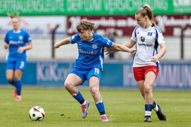 from left Lea Mauly SV Meppen, 19 and Svea Stoldt Hamburger SV, 8 in a duel, dynamic, action, action, game scene, THE DFB REGULATIONS PROHIBIT ANY USE OF PHOTOGRAPHS AS IMAGE SEQUENCES AND OR QUASI VIDEO , 18 05 2025, Meppen Germany , Football, 2 Womens Bundesliga, SV Meppen Hamburger SV xobx