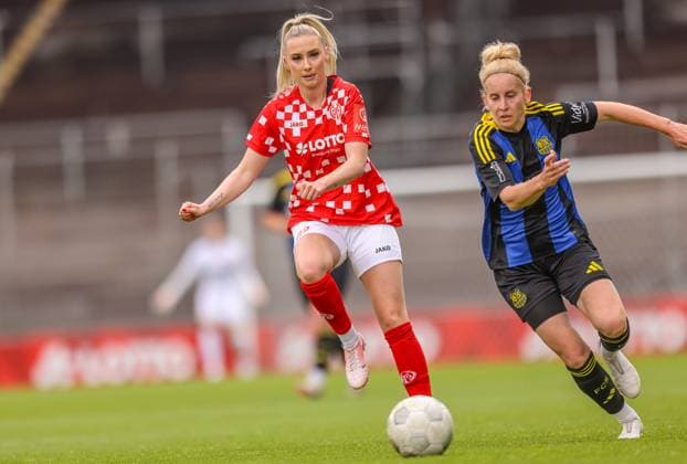 GER, Mainz, FSV Mainz 05 vs 1 FC Saarbrücken, Regionalliga, Fußball, DFB, Spielzeit 2024 2025, Bruchwegstadion, 21 Spieltag, im Bild v l Chiara Bouziane FSV Mainz 05 10 , Larissa Theil FC Saarbrücken 10 DFB DFL REGULATIONS PROHIBIT ANY USE OF PHOTOGRAPHS AS IMAGE SEQUENCES AND OR QUASI VIDEO, 17 05 2025, Copyright: HMBxMedia HendrikxHamelau