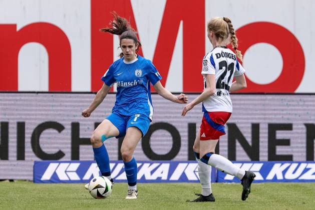from left Marie Bleil SV Meppen, 7 and Jaqueline Dönges Hamburger SV, 21 in duel, duel, dynamic, action, action, game scene, THE DFB REGULATIONS PROHIBIT ANY USE OF PHOTOGRAPHS AS IMAGE SEQUENCES AND OR QUASI VIDEO , 18 05 2025, Meppen Germany , Football, 2 Womens Bundesliga, SV Meppen Hamburger SV xobx