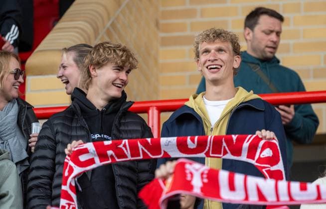 Soccer, Women, Season 2024 2025, 2 Women Bundesliga 26 Matchday , 1 FC Union Berlin FSV Gütersloh, f l Tom Rothe 1 FC Union Berlin , Leopold Querfeld 1 FC Union Berlin in the stands, 18 05 2025, Copyright: xMatthiasxKochx