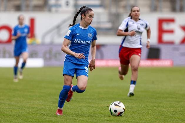 Virag Nagy SV Meppen, 22 on the ball, single image, full body, action, action scene, THE DFB GUIDELINES PROHIBIT ANY USE OF PHOTOGRAPHS AS IMAGE SEQUENCES AND OR QUASI VIDEO, 18 05 2025, Meppen Germany , Football, 2 Women Bundesliga, SV Meppen Hamburger SV xobx