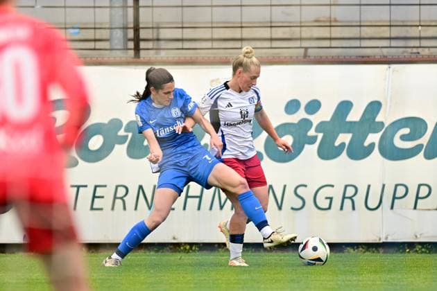 Soccer I Women I Season 2024 2025 I 2 Bundesliga I 26 Matchday I SV Meppen Hamburger SV I 18 05 2025 Marie Bleil 7, SV Meppen 1912 e V Sarah Vanessa Stöckmann 22, Hamburger SV Meppen Hänsch Arena Lower Saxony Germany Copyright: xLobeca FelixxSchlikisx