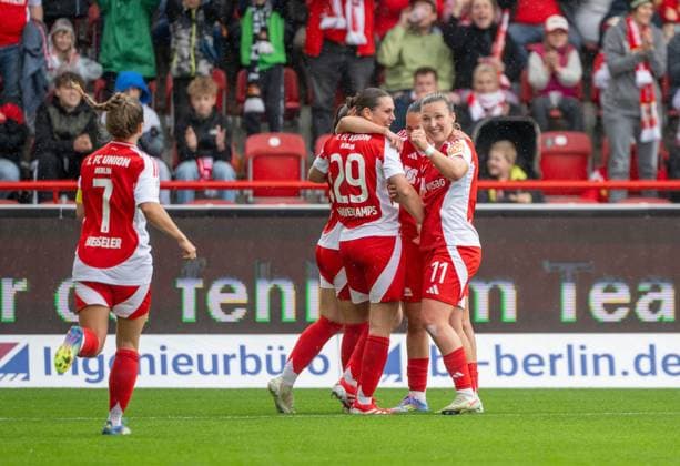 Soccer, Women, Season 2024 2025, 2 Women Bundesliga 26 Matchday , 1 FC Union Berlin FSV Gütersloh, f l Lisa Heiseler 1 FC Union , Korina Janez 1 FC Union , Antonia Halverkamps 1 FC Union , Athanasia Moraitou 1 FC Union , Dina Orschmann 1 FC Union , Cheering after goal to 1 0, 18 05 2025, Copyright: xMatthiasxKochx