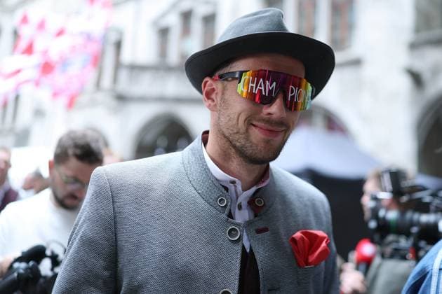Champion celebration FC Bayern Munich on 18 05 2025 on the town hall balcony at Marienplatz in Munich Leon Goretzka Munich with sunglasses xMSx