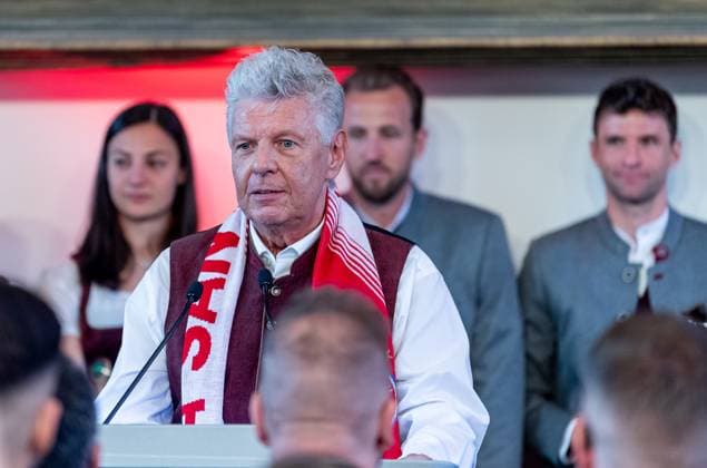 Dieter Reiter Lord Mayor of the City of Munich during his speech on stage in the conference room Reception and championship ceremony FC Bayern Munich men and women, football, Bundesliga, 2024 2025 season, 18 05 2025 Reception and championship ceremony FC Bayern Munich men and women, football, Bundesliga, 2024 2025 season, 18 05 2025 Munich Copyright: xEibner-Pressefoto FranzxFeinerx EP_HFR