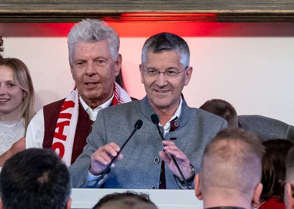 Dieter Reiter Lord Mayor of the City of Munich with Herbert Hainer President, FC Bayern Munich on stage in the conference room Reception and championship ceremony FC Bayern Munich men and women, football, Bundesliga, 2024 2025 season, 18 05 2025 Reception and championship ceremony FC Bayern Munich men and women, football, Bundesliga, 2024 2025 season, 18 05 2025 Munich Copyright: xEibner-Pressefoto FranzxFeinerx EP_HFR