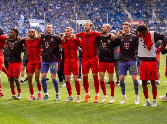 17 05 2025, Soccer 1 Bundesliga 2024 2025, Matchday 34, TSG 1899 Hoffenheim FC Bayern Munich, In the Pre Zero Arena Sinsheim final celebration of Bayern after the match Josip Stanisic Bayern Munich , Leroy Sane Bayern Munich , Raphael Guerreiro FC Bayern Munich , Michael Olise FC Bayern Munich , Kingsley Coman FC Bayern Munich , Sacha Boey FC Bayern Munich , Goalkeeper Daniel Peretz FC Bayern Munich , Gabriel Vidovic FC Bayern Munich , Harry Kane FC Bayern Munich , Konrad Laimer FC Bayern Munich , Goalkeeper Jonas Urbig FC Bayern Munich , Jonah Kusi Asare Bayern Munich ,