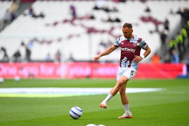 West Ham United v Nottingham Forest Premier League 18 05 2025. West Ham United defender Vladimir Coufal (5) Warming up during the Premier League match between West Ham United and Nottingham Forest at the London Stadium, London, England on 18 May 2025. London London Stadium England Editorial use only DataCo restrictions apply See www.football-dataco.com , Copyright: xPaulxBockingx PSI-22093-0005