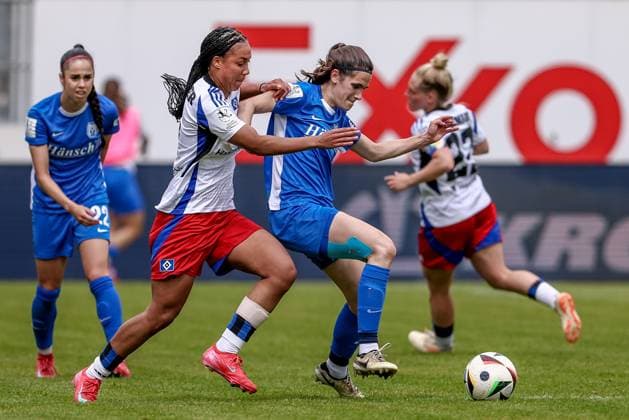 from left Melina Krüger Hamburger SV, 9 and Marie Bleil SV Meppen, 7 in a duel, dynamic, action, action, game scene, THE DFB REGULATIONS PROHIBIT ANY USE OF PHOTOGRAPHS AS IMAGE SEQUENCES AND OR QUASI VIDEO , 18 05 2025, Meppen Germany , Football, 2 Womens Bundesliga, SV Meppen Hamburger SV xobx