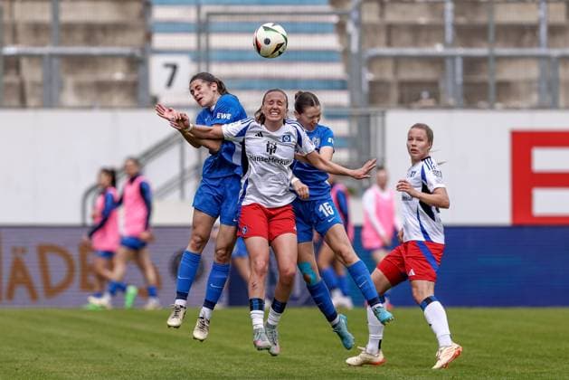 from left Marie Bleil SV Meppen, 7 , Victoria Schulz Hamburger SV, 19 and Sonja Lux SV Meppen, 15 in header duel, header, duel, action, action, game scene, THE DFB REGULATIONS PROHIBIT ANY USE OF PHOTOGRAPHS AS IMAGE SEQUENCES AND OR QUASI VIDEO , 18 05 2025, Meppen Germany , Football, 2 Womens Bundesliga, SV Meppen Hamburger SV xobx