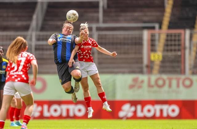 GER, Mainz, FSV Mainz 05 vs 1 FC Saarbrücken, Regionalliga, Fußball, DFB, Spielzeit 2024 2025, Bruchwegstadion, 21 Spieltag, im Bild v l Nora Clausen FC Saarbrücken 18 , Laura Schmahl FSV Mainz 05 20 DFB DFL REGULATIONS PROHIBIT ANY USE OF PHOTOGRAPHS AS IMAGE SEQUENCES AND OR QUASI VIDEO, 17 05 2025, Copyright: HMBxMedia HendrikxHamelau