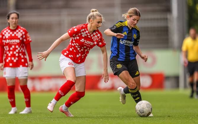 GER, Mainz, FSV Mainz 05 vs 1 FC Saarbrücken, Regionalliga, Fußball, DFB, Spielzeit 2024 2025, Bruchwegstadion, 21 Spieltag, im Bild v l Chiara Bouziane FSV Mainz 05 10 , Larissa Theil FC Saarbrücken 10 DFB DFL REGULATIONS PROHIBIT ANY USE OF PHOTOGRAPHS AS IMAGE SEQUENCES AND OR QUASI VIDEO, 17 05 2025, Copyright: HMBxMedia HendrikxHamelau