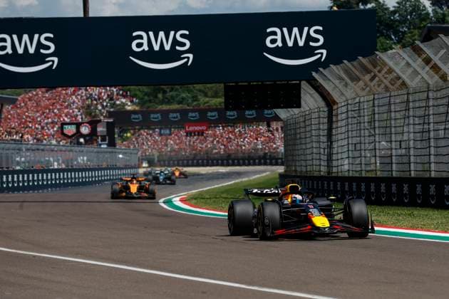 F1 - EMILIA ROMAGNA GRAND PRIX 2025 01 VERSTAPPEN Max (nld), Red Bull Racing RB21, action during the Formula 1 AWS Gran Premio del Made in Italy e Dell™Emilia-Romagna 2025, Emilia Romagna Grand Prix 2025, 7th round of the 2025 FIA Formula One World Championship, WM, Weltmeisterschaft from May 16 to 18, 2025 on the Autodromo Internazionale Enzo e Dino Ferrari, in Imola, Italy - ImolaItaly  Copyright: xJavierxJimenezx