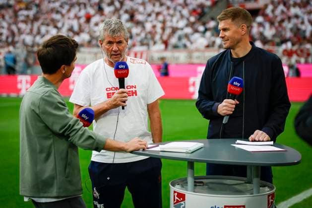 2 Soccer Bundesliga, 1 FC Köln 1 FC Kaiserslautern, 18 05 2025 Friedhelm Funkel coach 1 FC Köln before the match in an interview, on the right second division expert Simon Terodde 34 Matchday of 2 Soccer Bundesliga, 2 Soccer Bundesliga, 1 FC Köln 1 FC Kaiserslautern on 18 05 2025 at RheinEnergie Stadion in Cologne THE DFL REGULATIONS PROHIBIT ANY USE OF PHOTOS AS PICTURE SEQUENCES AND OR QUASI VIDEO Copyright: xBEAUTIFULxSPORTS AxelxKohringx